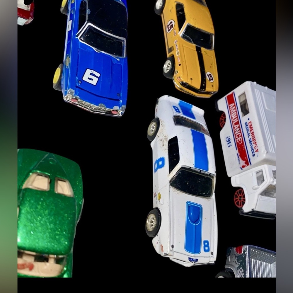33 Hot Wheels vintage collection lot diecast vehicle hotwheels w/ 2 dividers - Picture 11 of 16